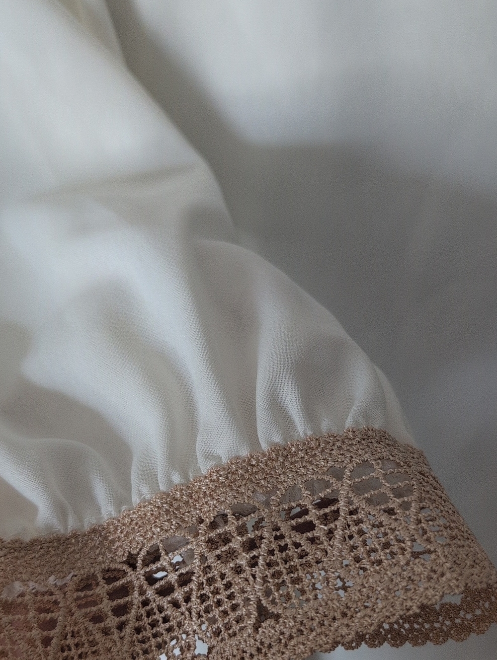 Women's Cream V-Neck Crochet Trim Blouse Small - Picture 5 of 7